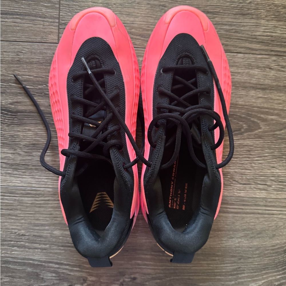 Men's Athletic Shoes in Black and Pink
